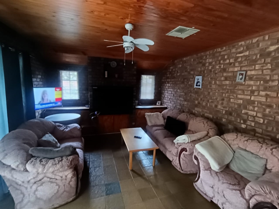 4 Bedroom Property for Sale in Roylglen Gardens Northern Cape